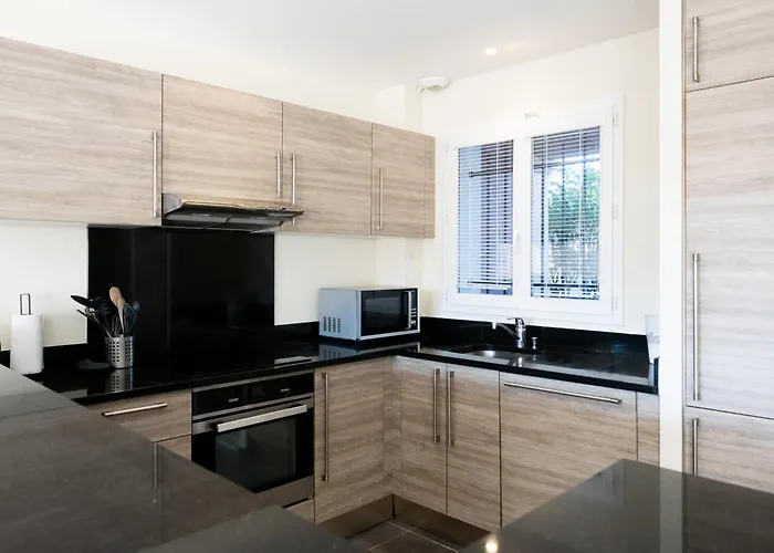 Very Bright With Garden And Terrace Feriehus Sainte-Maxime